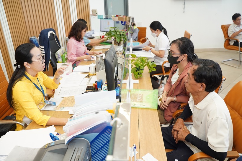 Cán bộ cấp huyện chuyển về xã, lương và chế độ thay đổi như thế nào?